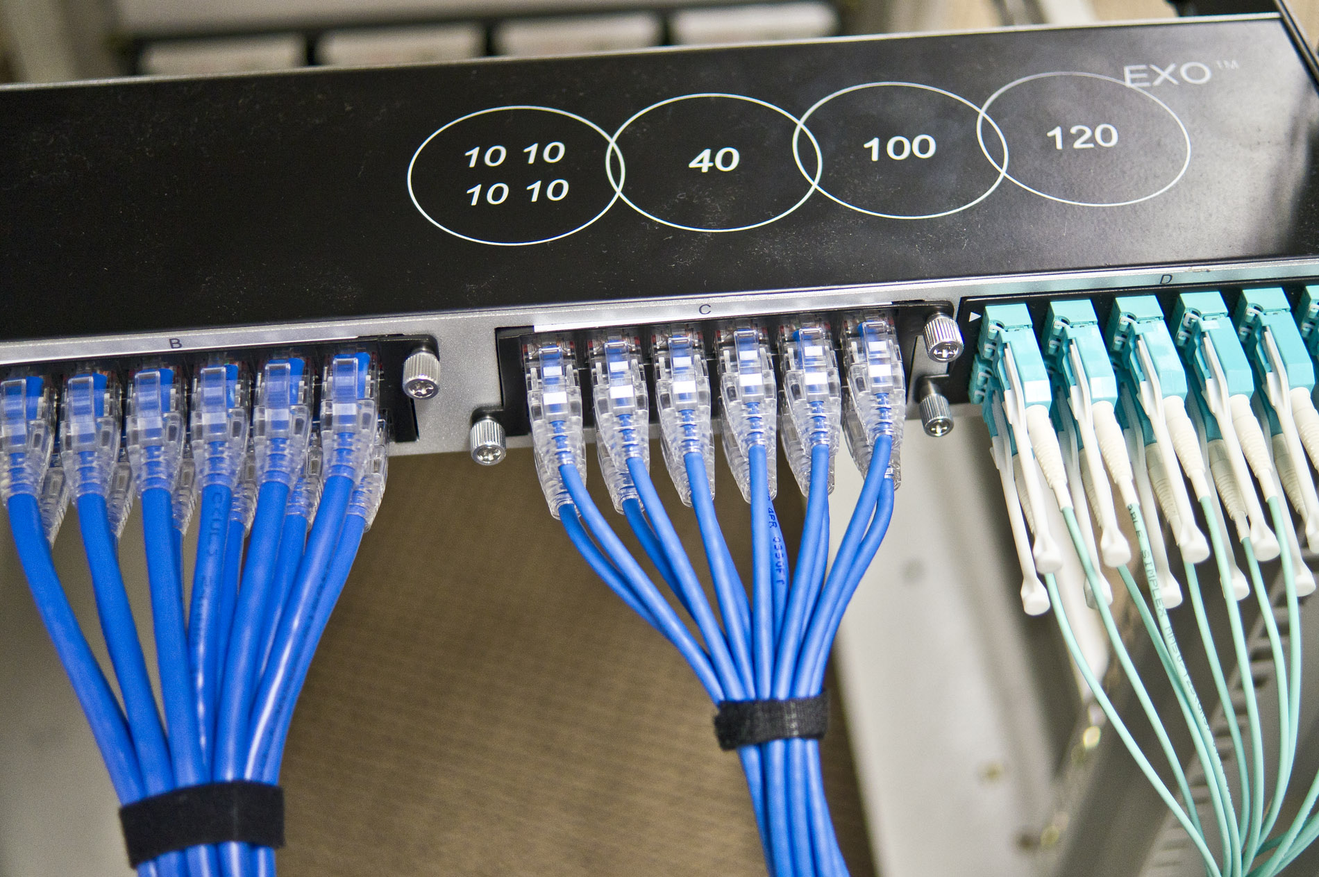 EVO 2RU fiber patch panel chassis